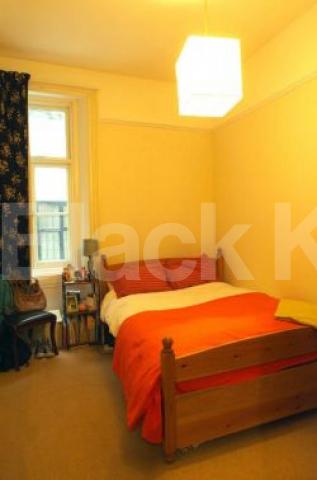 			3 Bedroom, 1 bath, 1 reception Ground Floor Flat			 Linden Gardens, NOTTING HILL W2